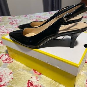 Flex Form Patent Leather kitten heel shoe. Never been worn